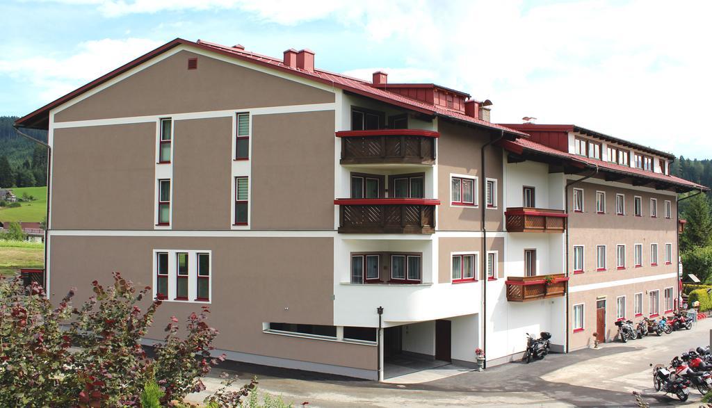 Hotel Kerschbaumer Russbach am Pass Gschuett Exterior photo