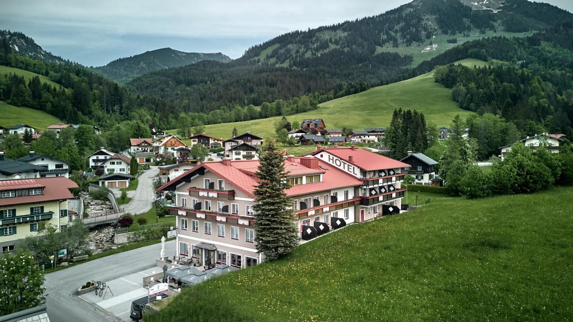 Hotel Kerschbaumer Russbach am Pass Gschuett Exterior photo