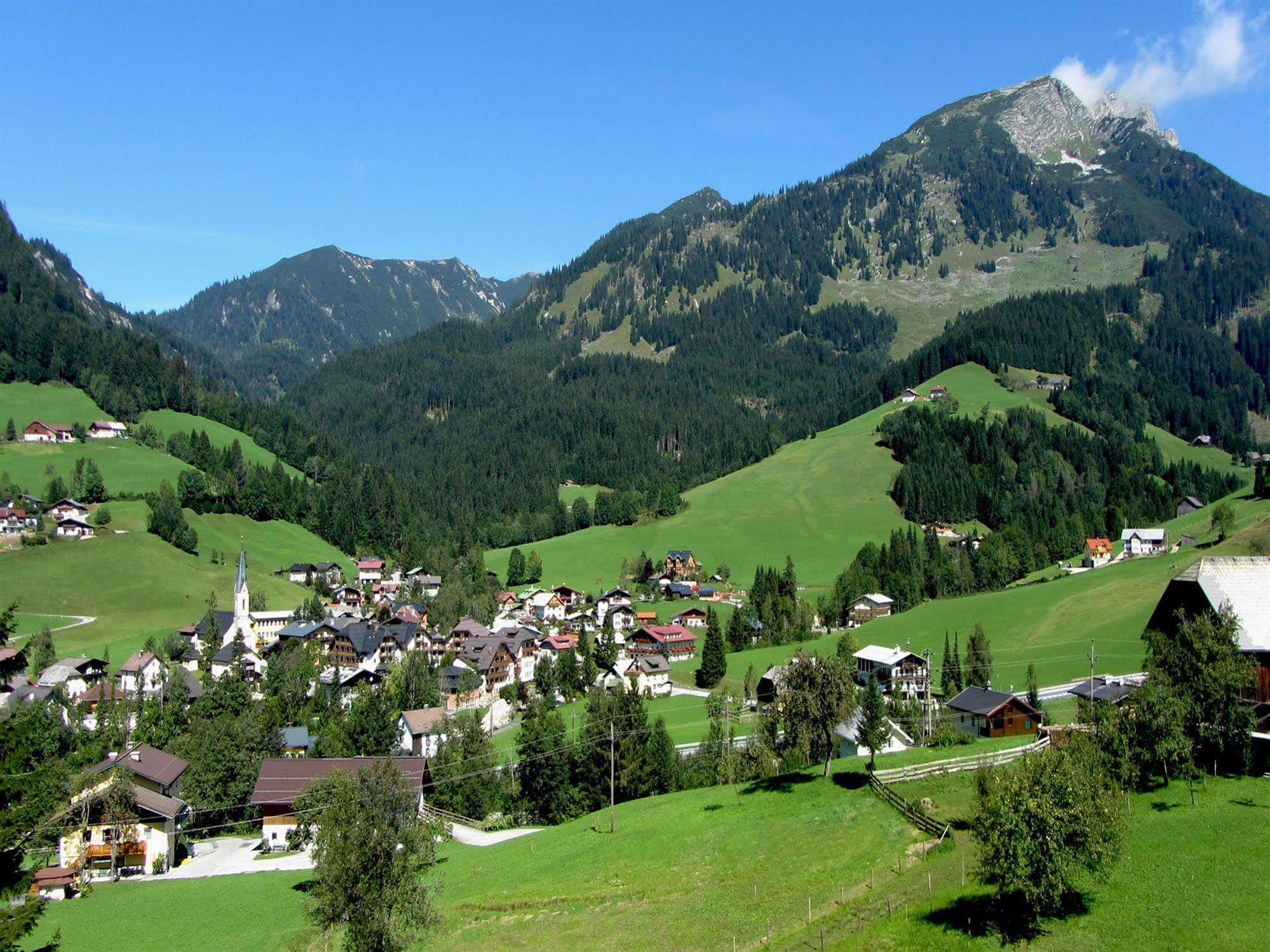 Hotel Kerschbaumer Russbach am Pass Gschuett Exterior photo